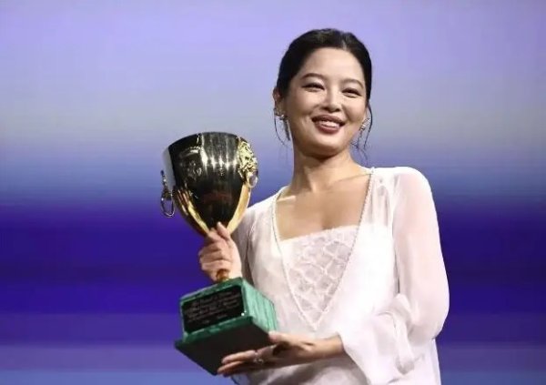 金领速配 没想到，39岁辛芷蕾拿下威尼斯影后，却意外牵扯赵丽颖章子怡